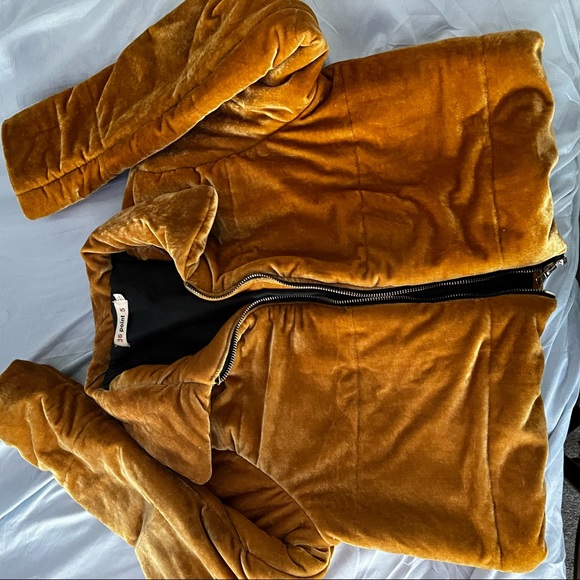 Gold suede fall coat - Picture 3 of 4